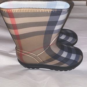 New, never worn Kids Burberry rain boots